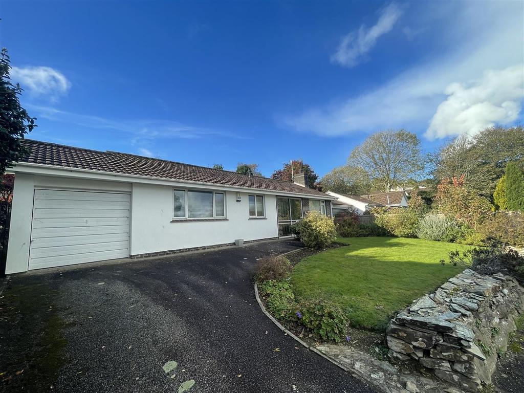 Chainwalk Drive, Truro 3 bed detached bungalow £450,000