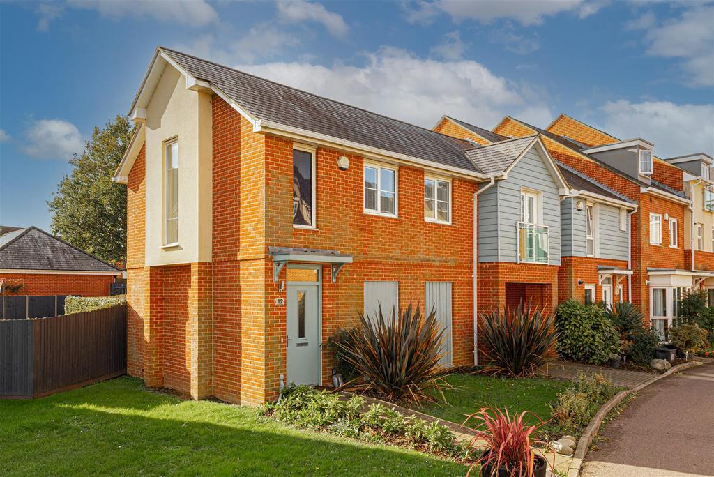 Foxboro Road, Redhill 2 bed apartment £290,000