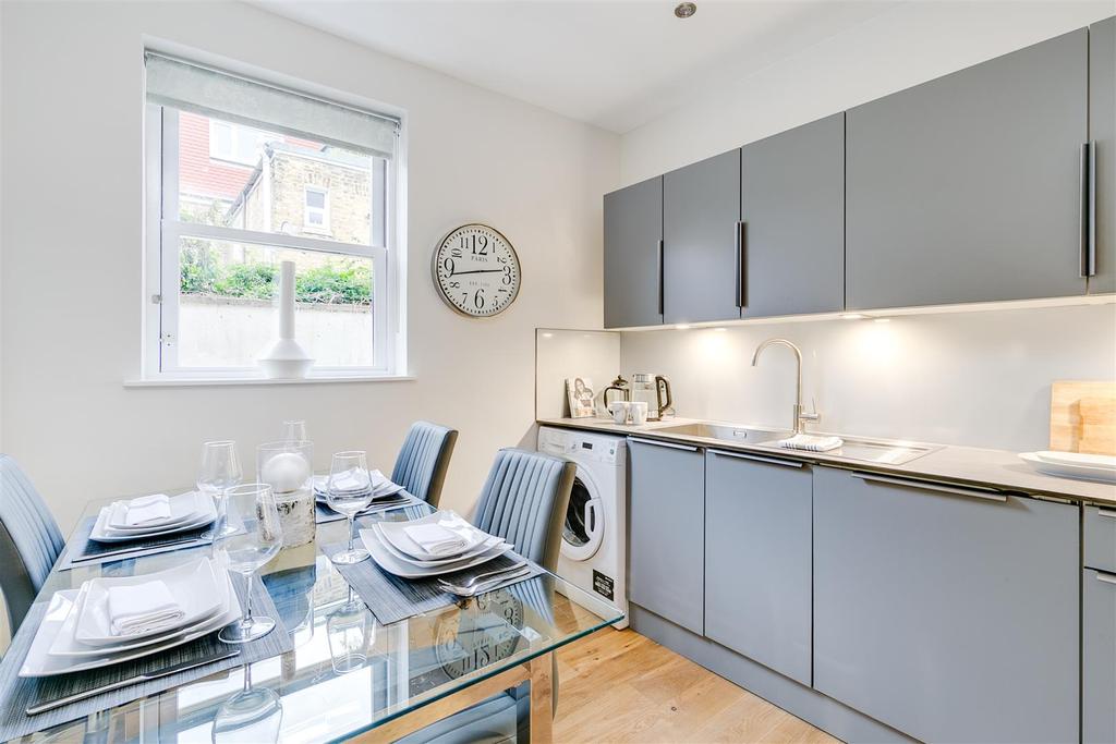 Devonshire Road, London, W4 2 bed mews £675,000