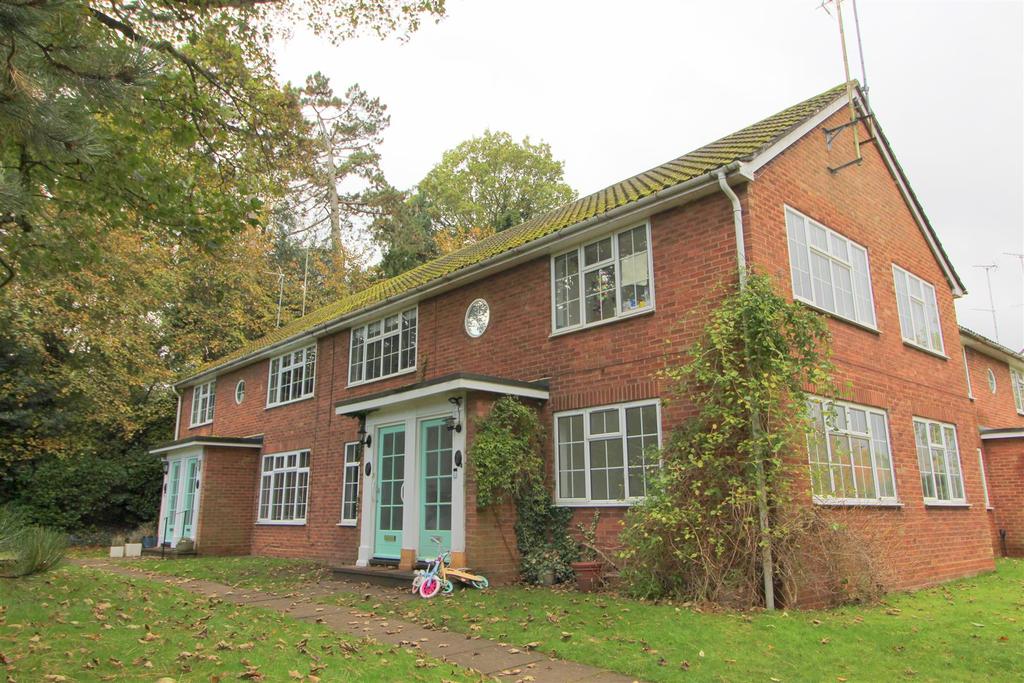 Westminster Court, St Albans, AL1 2DU 3 bed £1,450 pcm (£335 pw)