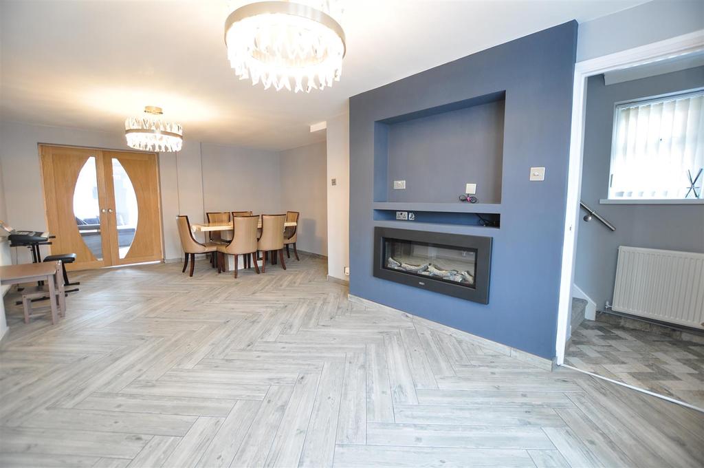 Macdonald Close, Tividale, Oldbury 3 bed detached house £265,000