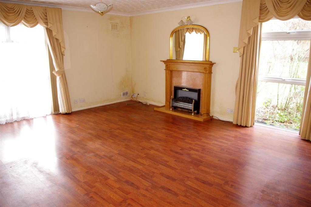 Fairmile Road, Halesowen 2 bed flat £100,000
