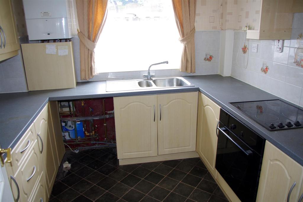 Fairmile Road, Halesowen 2 bed flat £100,000