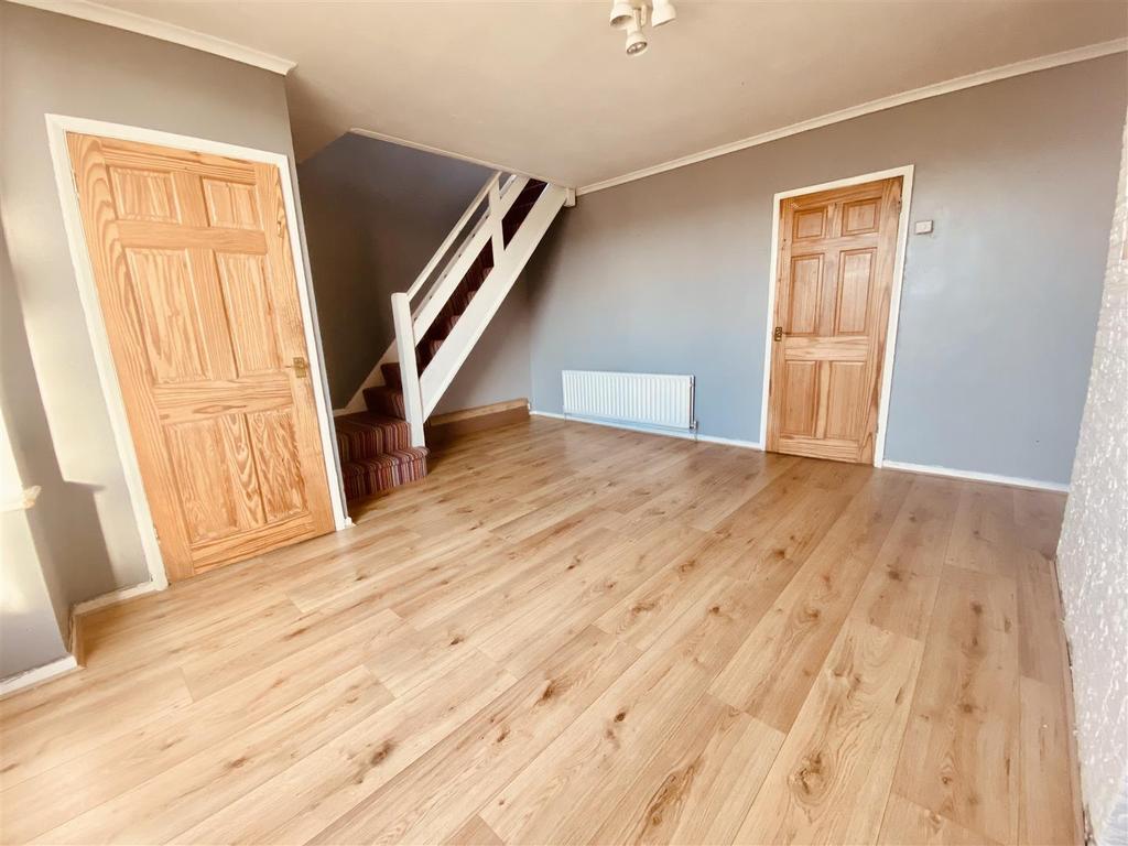 Woodcote, Killay, Swansea 3 bed semidetached house £175,000