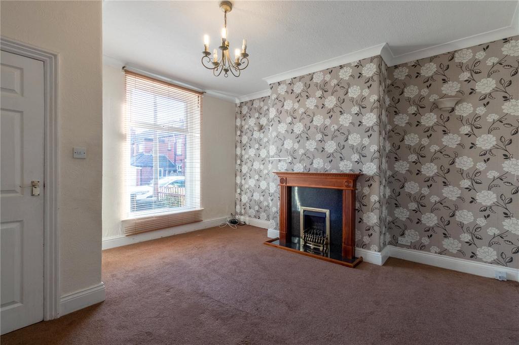 Dudley Avenue, Marsh, Huddersfield, HD1 3 bed terraced house £129,950