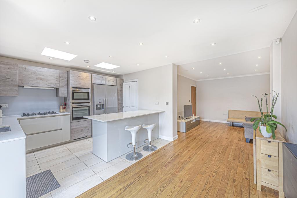 Ballogie Avenue London NW10 5 bed house - £2,750 pcm (£635 pw)