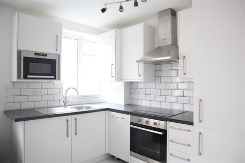 11 Manor Vale, Brentford, TW8 9JP
