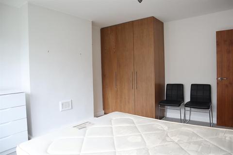 11 Manor Vale, Brentford, TW8 9JP