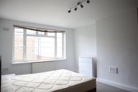 11 Manor Vale, Brentford, TW8 9JP