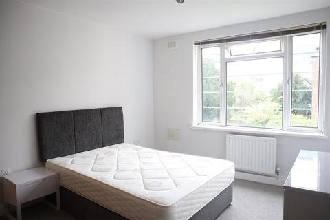 11 Manor Vale, Brentford, TW8 9JP