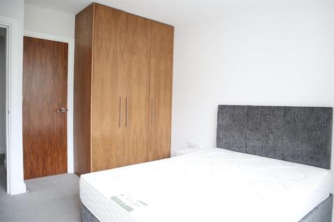 11 Manor Vale, Brentford, TW8 9JP