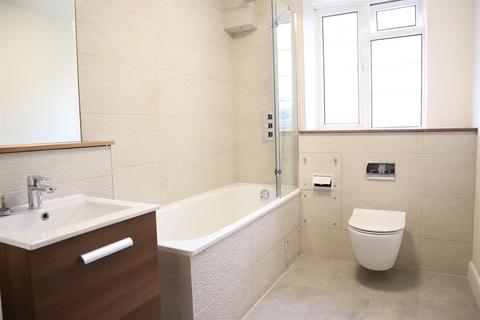 11 Manor Vale, Brentford, TW8 9JP