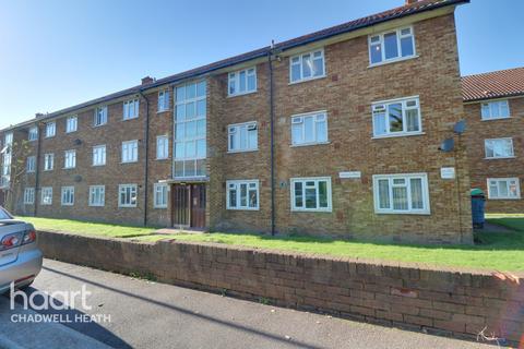 16 Longhayes Court, Romford, RM6 5HJ