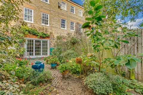 9 The Cooperage Regents Bridge Gardens, London, SW8 1JR