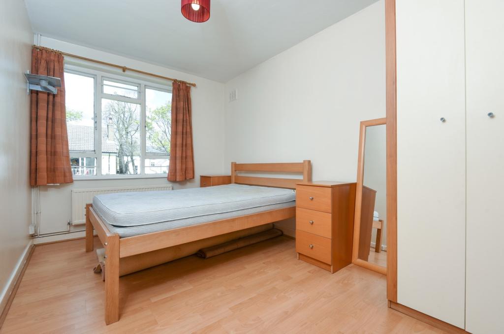 Langton Way London SE3 2 bed flat £1,350 pcm (£312 pw)