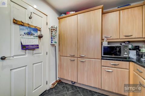 3 bedroom semi-detached house for sale - Brazier Crescent, Northolt, UB5