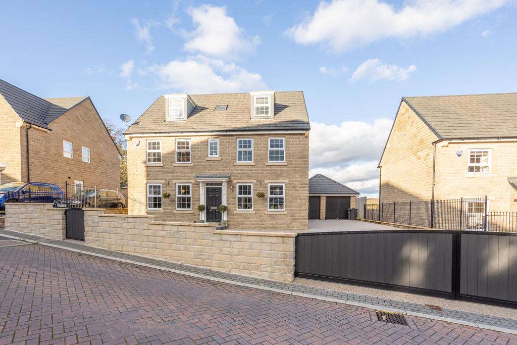 Saint Matthews Close, Lightcliffe... 5 bed detached house £650,000