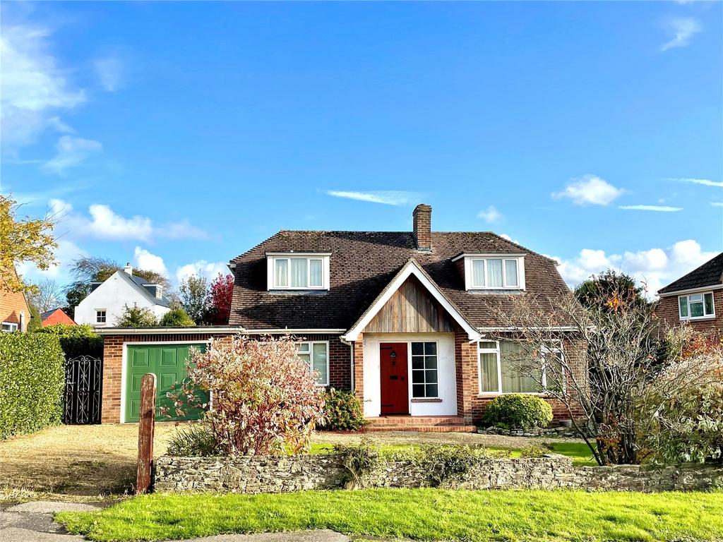 Old Farm Walk, Lymington, SO41 3 bed detached house £800,000