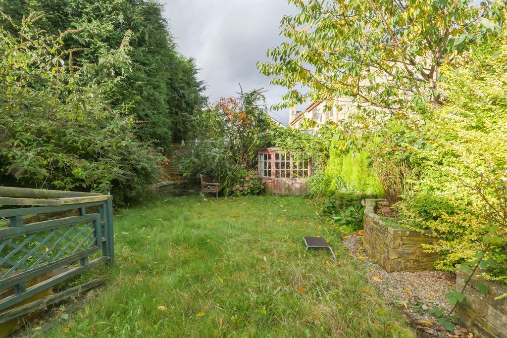 Foxholes Lane, Calverley, Leeds, LS28 3 bed semidetached house £300,000