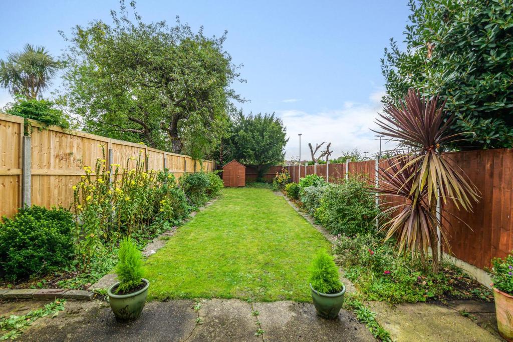 Goring Road, Bounds Green 2 bed flat £535,000