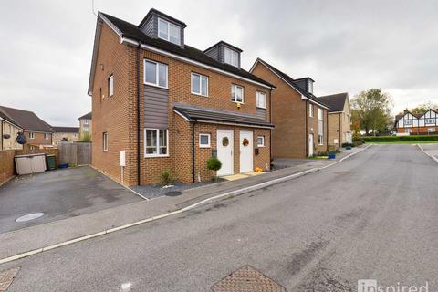 8 Bunkers Crescent, Bletchley, Milton Keynes, MK3 6FP