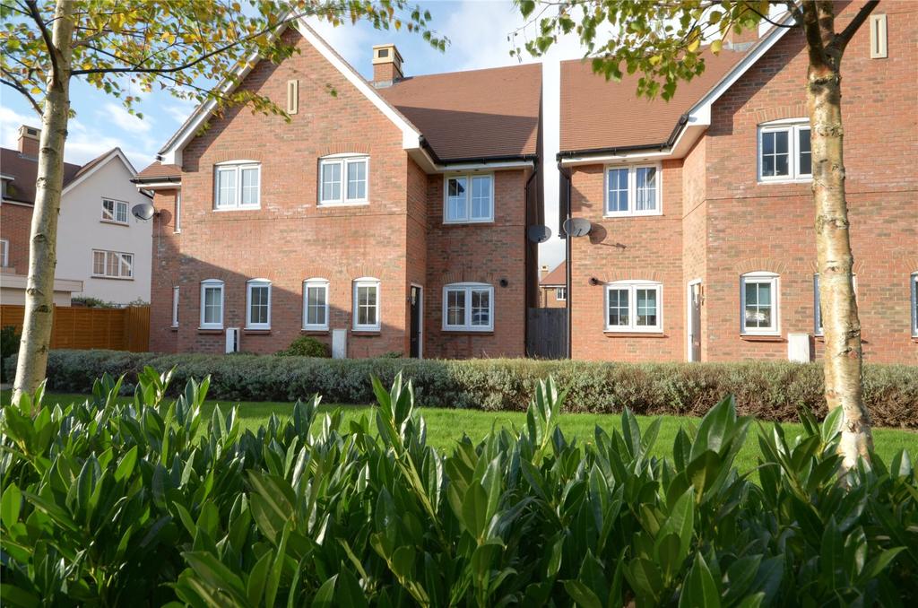 Kilnwood Vale, Faygate, RH12 2 bed semidetached house £1,250 pcm (£