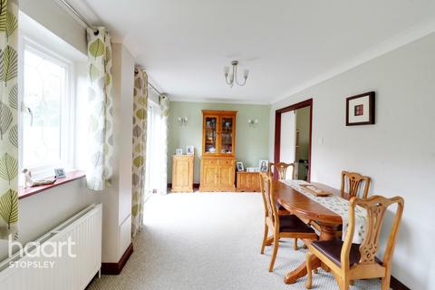 19 Emmer Green, Luton, LU2 8UH
