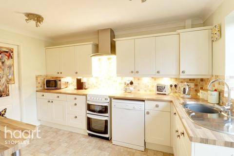 19 Emmer Green, Luton, LU2 8UH