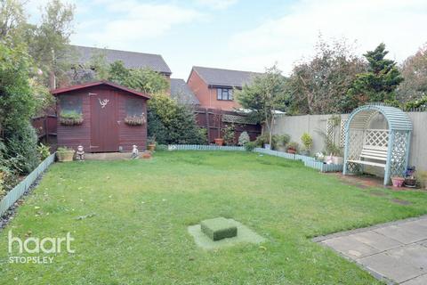 19 Emmer Green, Luton, LU2 8UH