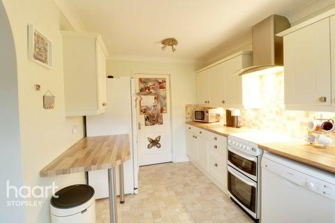 19 Emmer Green, Luton, LU2 8UH