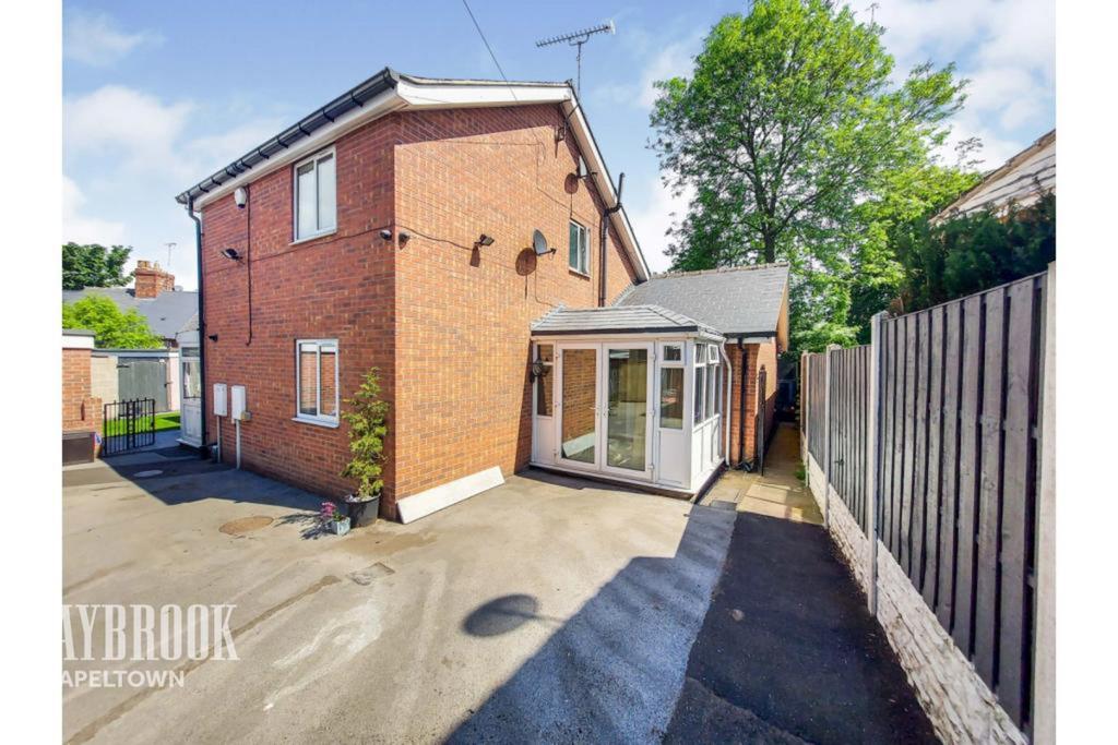 Lane End, Chapeltown 5 bed detached house £330,000