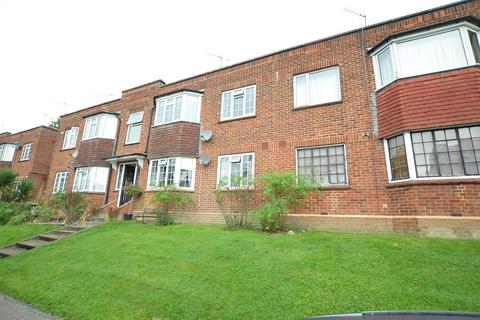 3 bedroom apartment to rent, Crescent View, Loughton, IG10