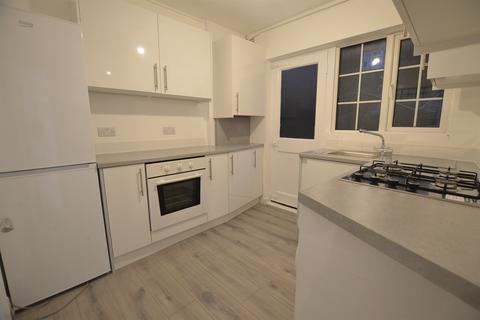 3 bedroom apartment to rent, Crescent View, Loughton, IG10