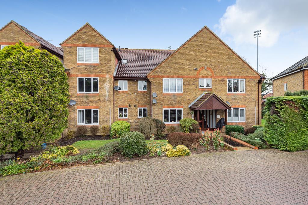 Lower Sunbury, Middlesex, TW16 2 bed flat £325,000