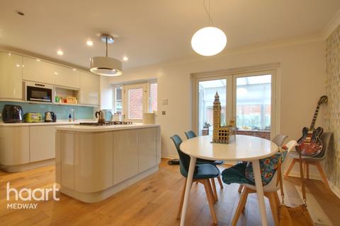 35 Galleon Way, Upnor, Rochester, ME2 4GX