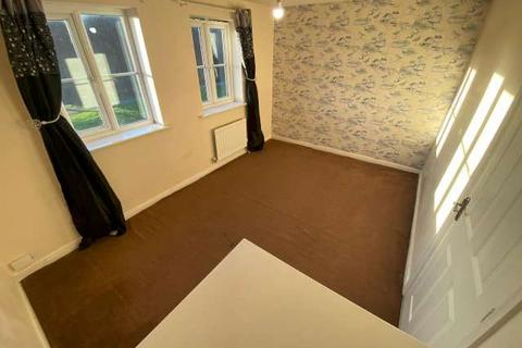 3 bedroom semi-detached house to rent, Grange Farm Road, Grangetown, Middlesbrough, TS6