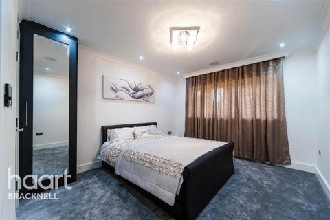 6 bedroom detached house to rent - Windsor SL4