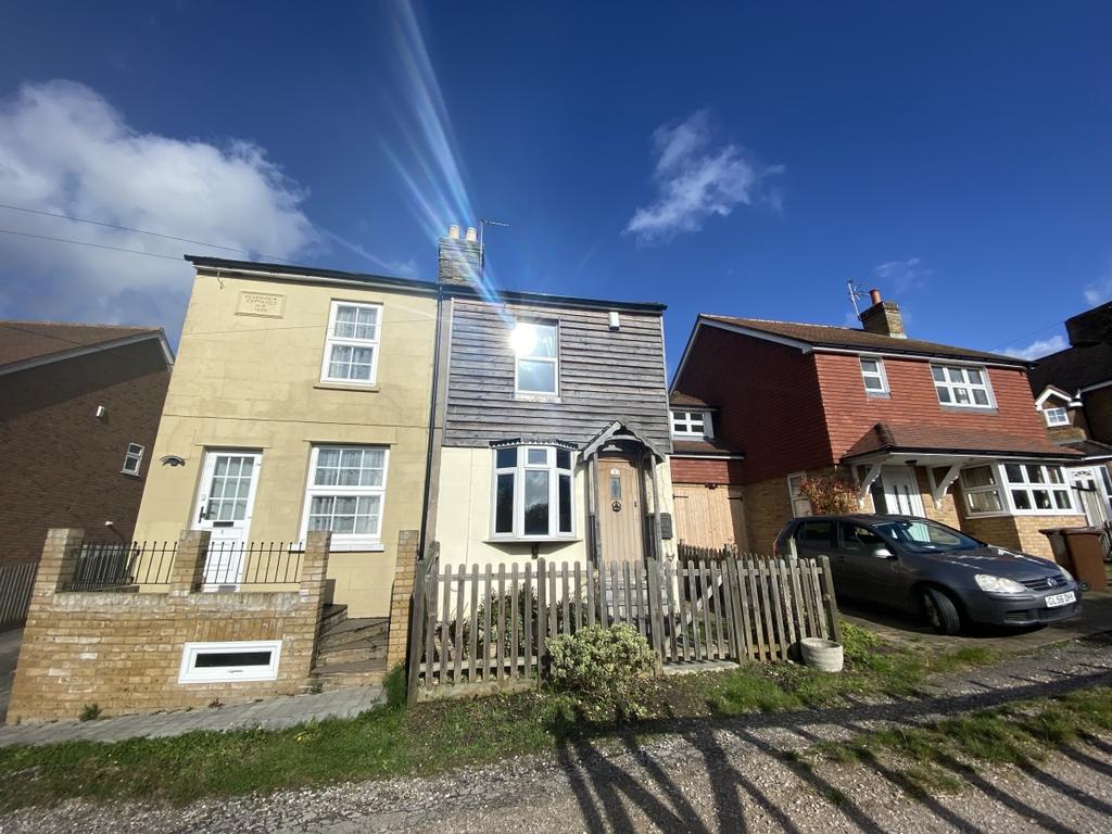 Barn Meadow Upper Halling ME2 3 bed cottage £1,200 pcm (£277 pw)