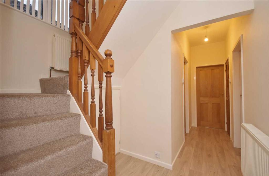 Princess Way, Euxton, Chorley 3 bed semidetached house £975 pcm (£