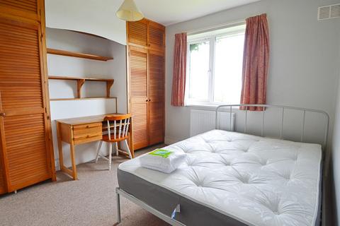4 bedroom semi-detached house to rent, Stanmore