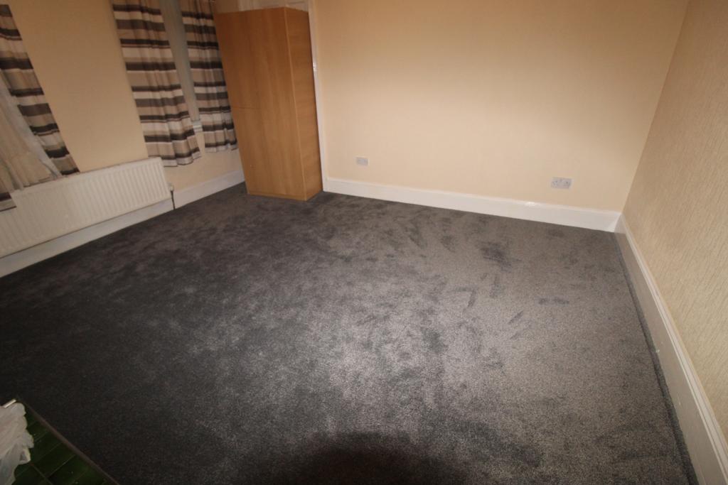 Two Bedroom First Floor Flat Inclusive All the Bi