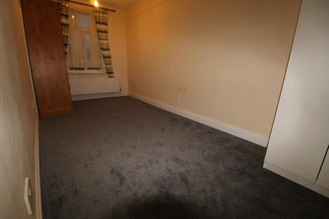 2 bedroom flat to rent, Ashford, TW15