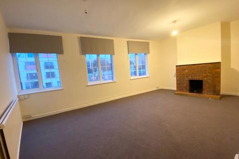 3 bedroom apartment to rent, Field End Road, Eastcote