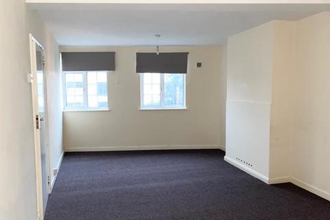 3 bedroom apartment to rent, Field End Road, Eastcote