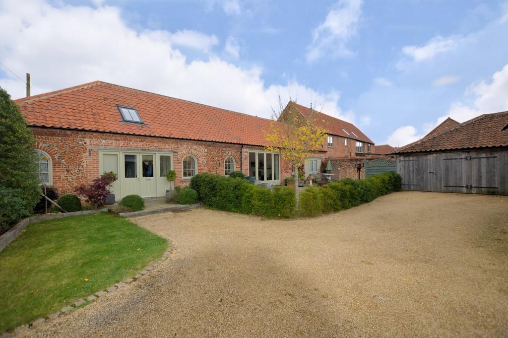 Kettlestone 3 bed barn conversion £1,500 pcm (£346 pw)