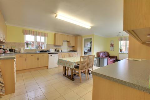4 bedroom detached house for sale - St. Francis Drive, Chatteris
