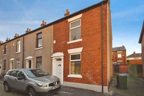 2 bedroom end of terrace house to rent, Watkin Street, Rochdale OL16