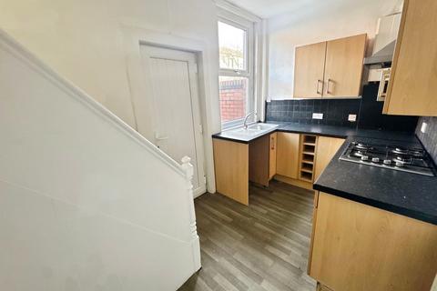 2 bedroom end of terrace house to rent, Watkin Street, Rochdale OL16