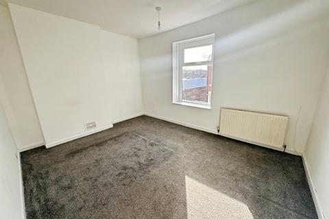 2 bedroom end of terrace house to rent, Watkin Street, Rochdale OL16