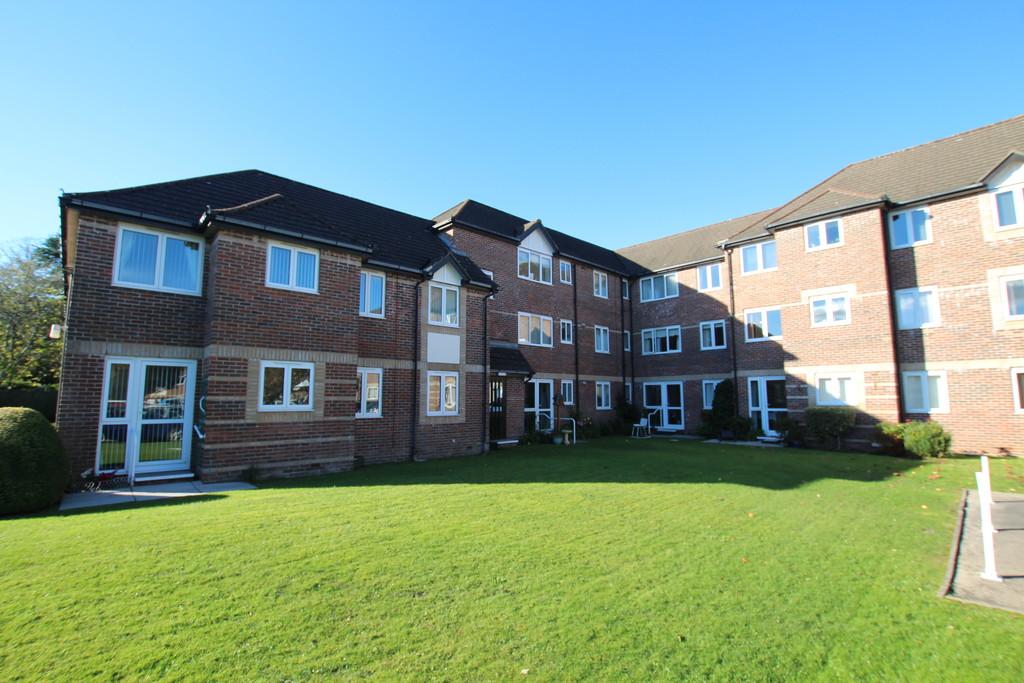 Glendower Court, Velindre Road... 1 bed flat £700 pcm (£162 pw)